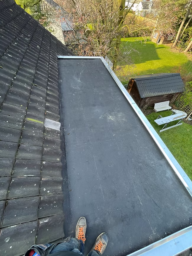 Herstelling van een platform van een plat dak in De Pinte